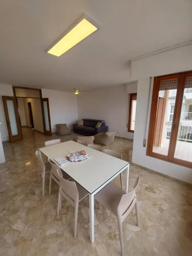 Condominio Cismon Lido di Jesolo 0*,  Itália
